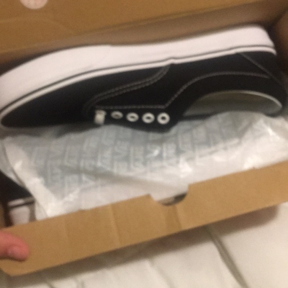 vans - Picture 2 of 4
